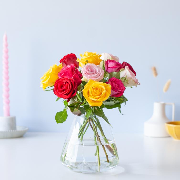 Bunter Rosenstrauß im Briefkasten - Colorful Roses
